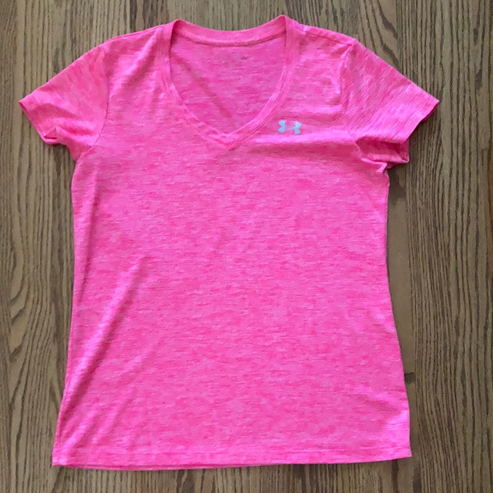 UA Under Armour V-neck Active Tee Size M Pink